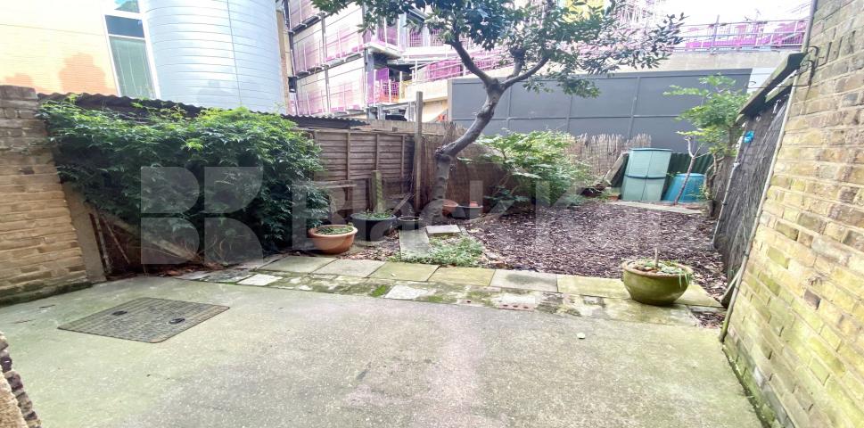 			LET , 4 Bedroom, 1 bath, 1 reception Terraced House			 Park Street, Borough 